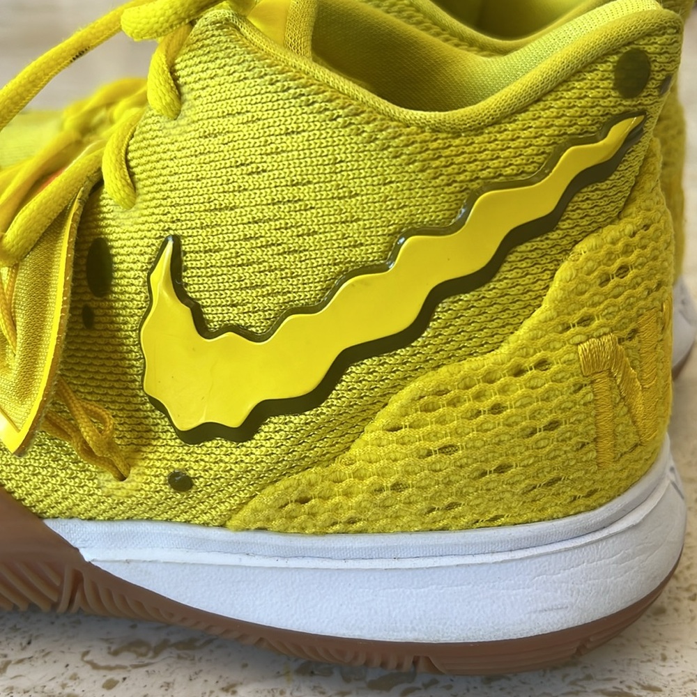 Nike SpongeBob SquarePants yellow 6.5 Big Boy sneaker Kyrie - Picture 4 of 16
